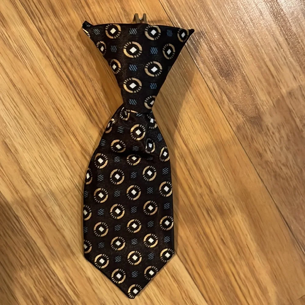 Lots of 14 clip on baby ties. These are not toddler size. - Picture 14 of 16